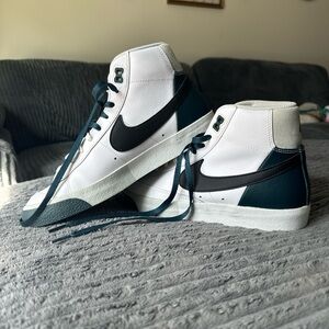 Nike Mid-Top Sneakers White Black Teal